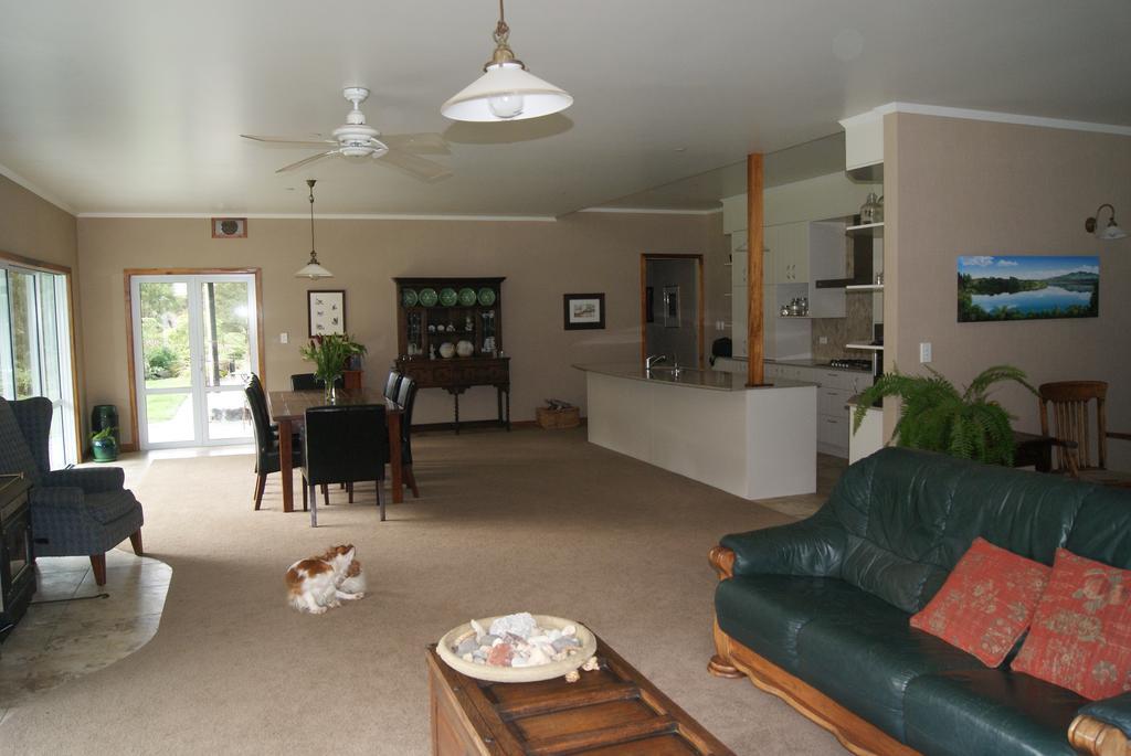 Gully Retreat Karapiro Bed & Breakfast Cambridge Ngoại thất bức ảnh